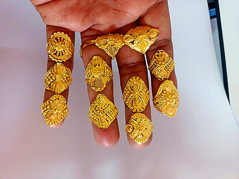 Traditional Royal Filigree Gold Rings Ensemble